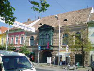 Pápa, Fő u. 02.jpg Pápa, Fő u. 02.jpg